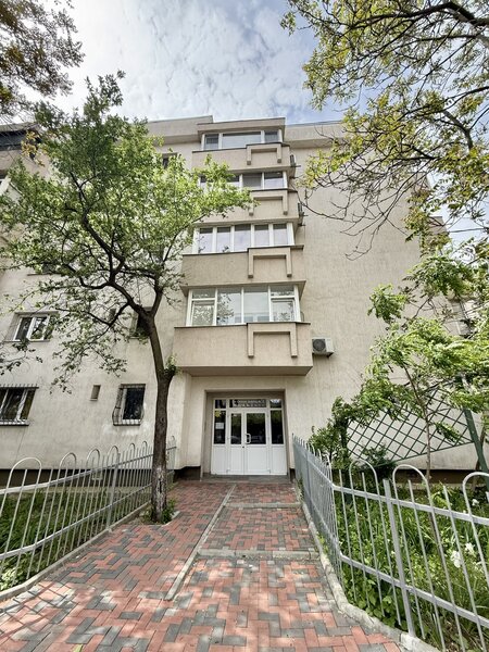 Piata Alba Iulia, apartament 2 camere decomandat, parter, 2 bai, centrala