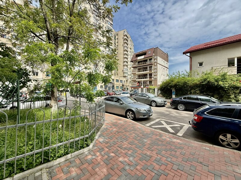 Piata Alba Iulia, apartament 2 camere decomandat, parter, 2 bai, centrala