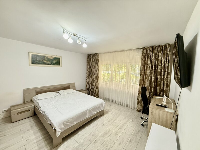 Piata Alba Iulia, apartament 2 camere decomandat, parter, 2 bai, centrala