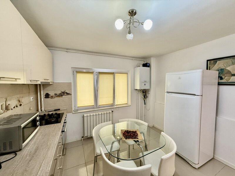 Piata Alba Iulia, apartament 2 camere decomandat, parter, 2 bai, centrala