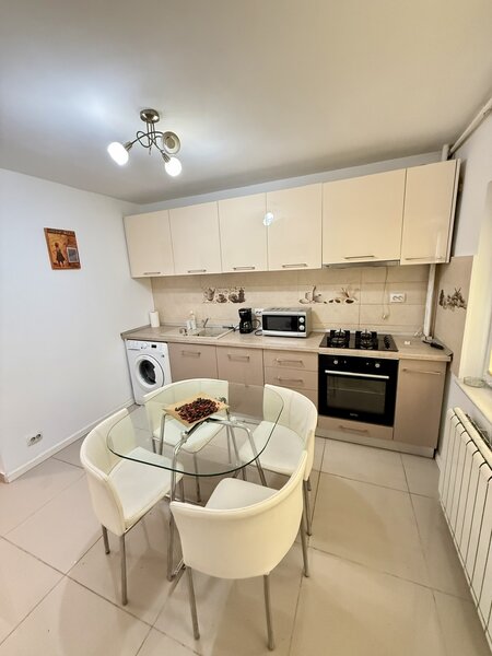 Piata Alba Iulia, apartament 2 camere decomandat, parter, 2 bai, centrala